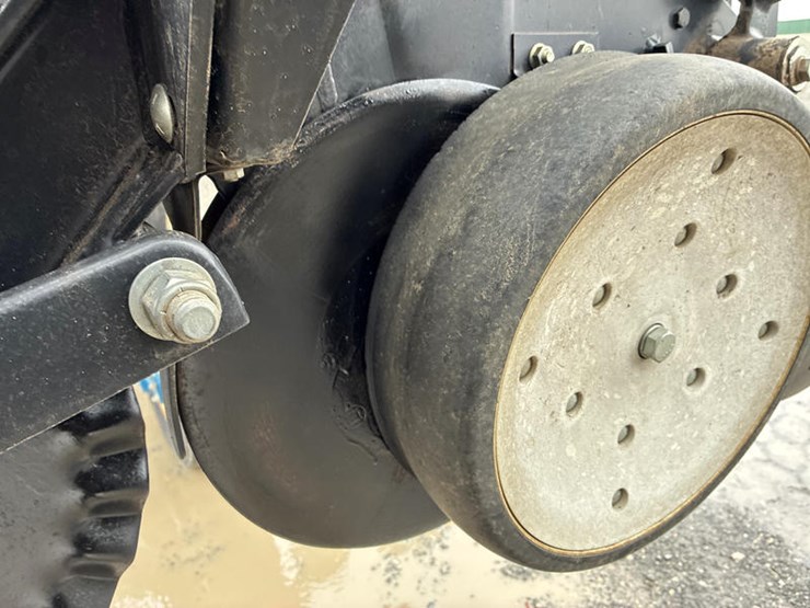 2010-kinze-3600-image-54