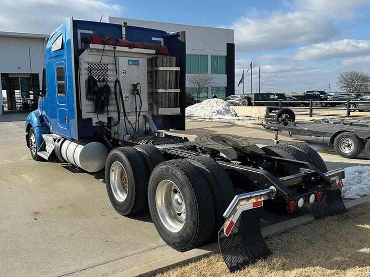 2022-kenworth-t680-image-4