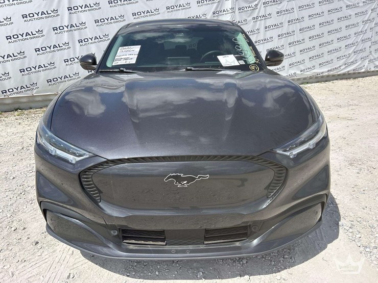 2021-ford-mustang-mach-e-image-24