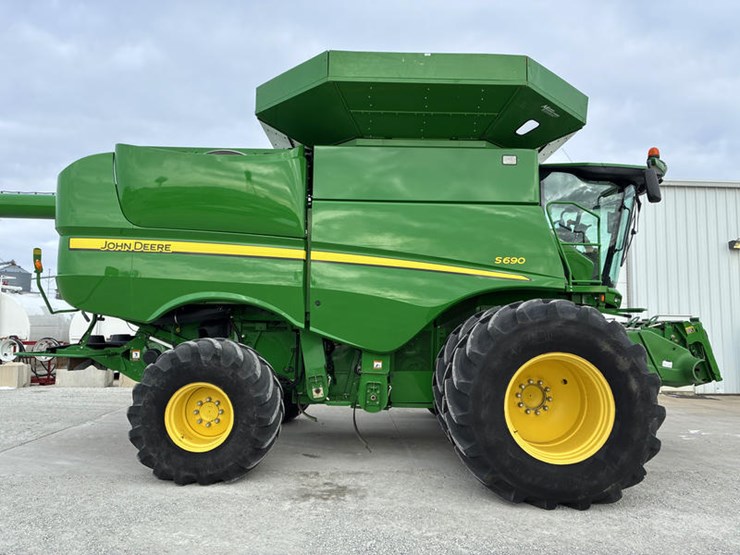 2013-john-deere-s690-image-3