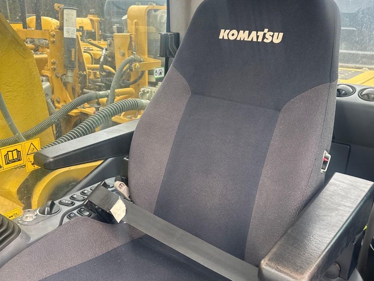 2022-komatsu-pc210-lc-image-24