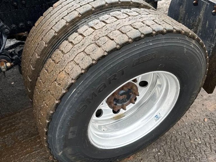 2015-kenworth-t880-image-21