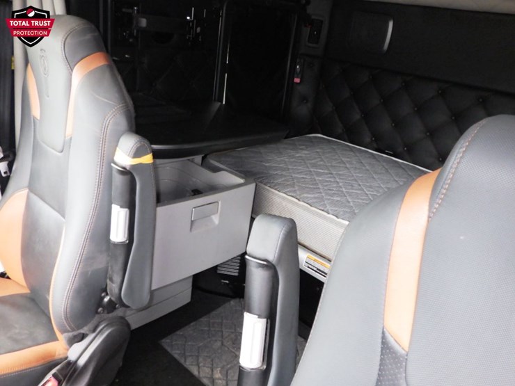 2023-kenworth-t680-image-28