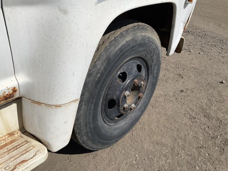 1974-ford-600-image-10