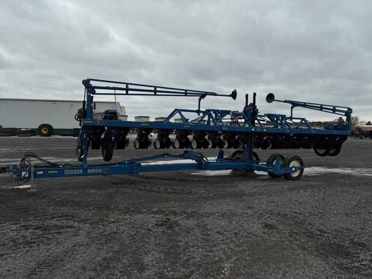 2010-kinze-3600-image-3