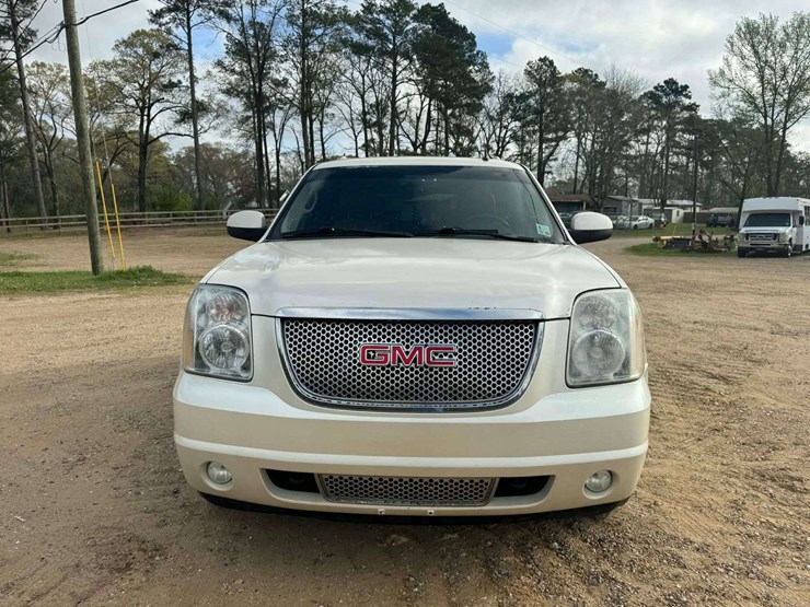 2010-gmc-yukon-denali-image-4