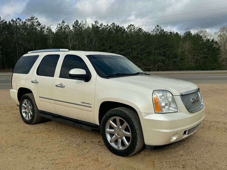 2010-gmc-yukon-denali-image-5