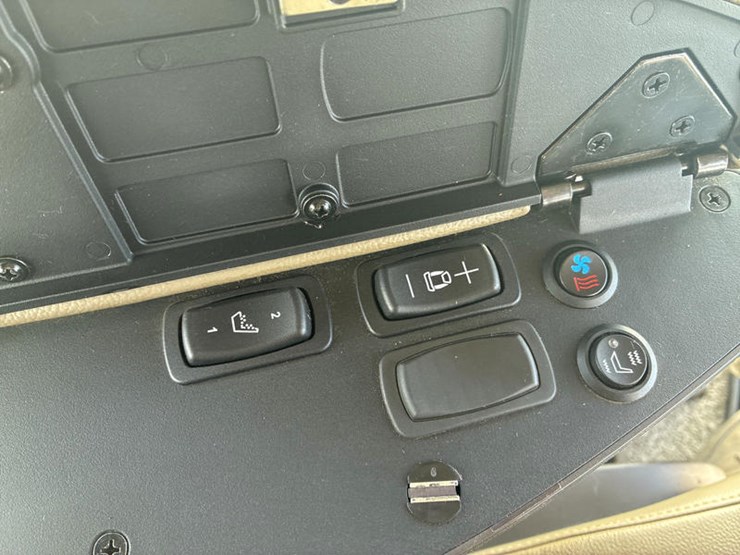 2021-john-deere-8rx-370-image-99