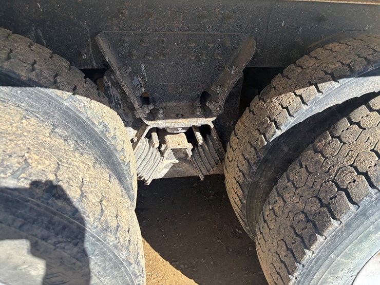 2009-peterbilt-340-image-68