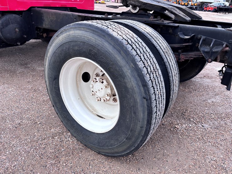 2001-international-4700-image-7