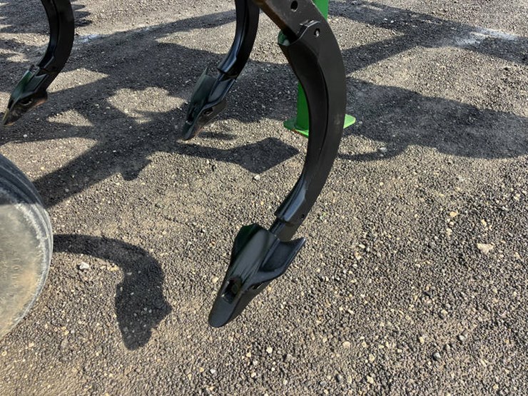 2014-john-deere-2720-image-16