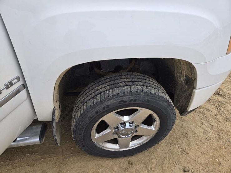 2013-gmc-sierra-2500-image-12