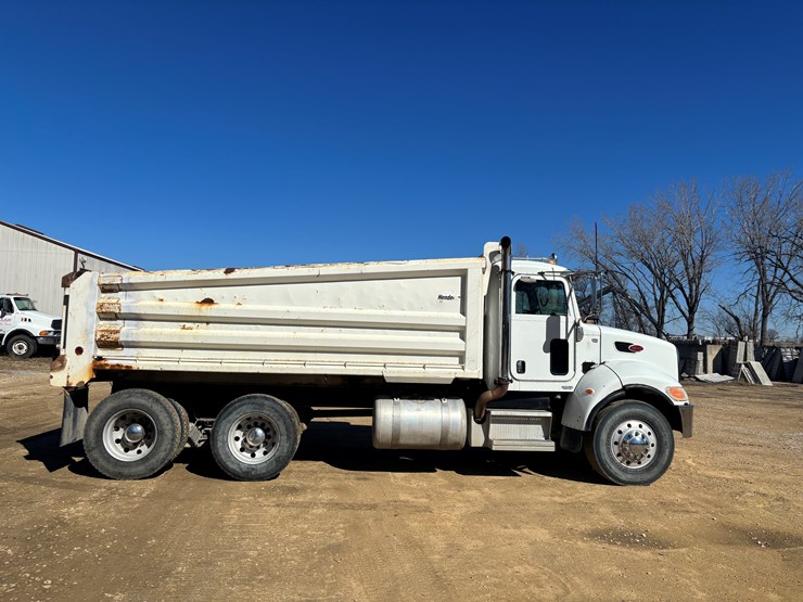 2009-peterbilt-340-image-5