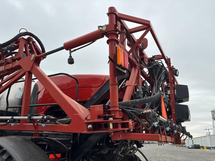 2015-case-ih-patriot-3340-image-35