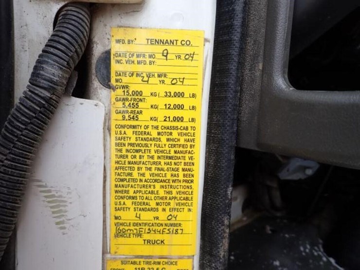 2004-gmc-t7500-image-13