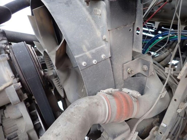 2002-gmc-7500-image-64