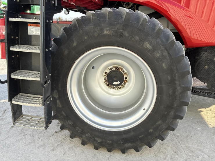 2010-case-ih-8120-image-42