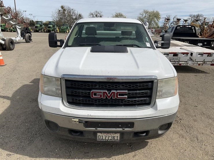 2013-gmc-2500-image-2