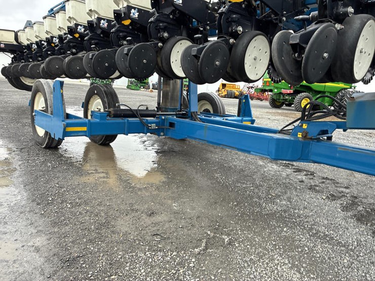 2010-kinze-3600-image-71