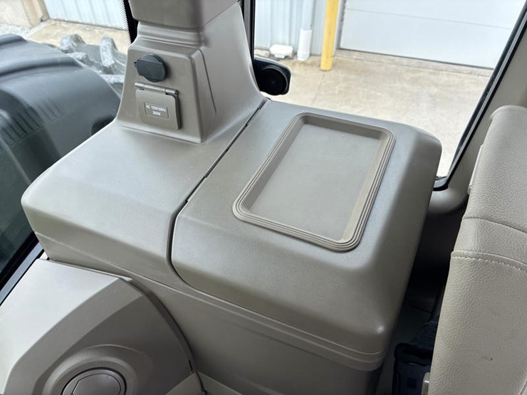 2025-john-deere-9r-590-image-88