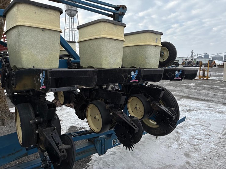 1997-kinze-2600-image-68