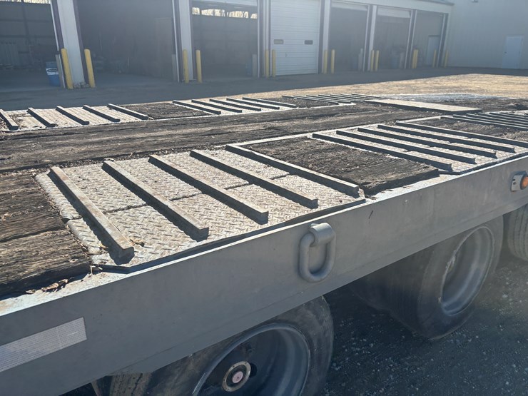 #2320-•-2008-interstate-30'-tri-axle-equipment-trailer-image-9