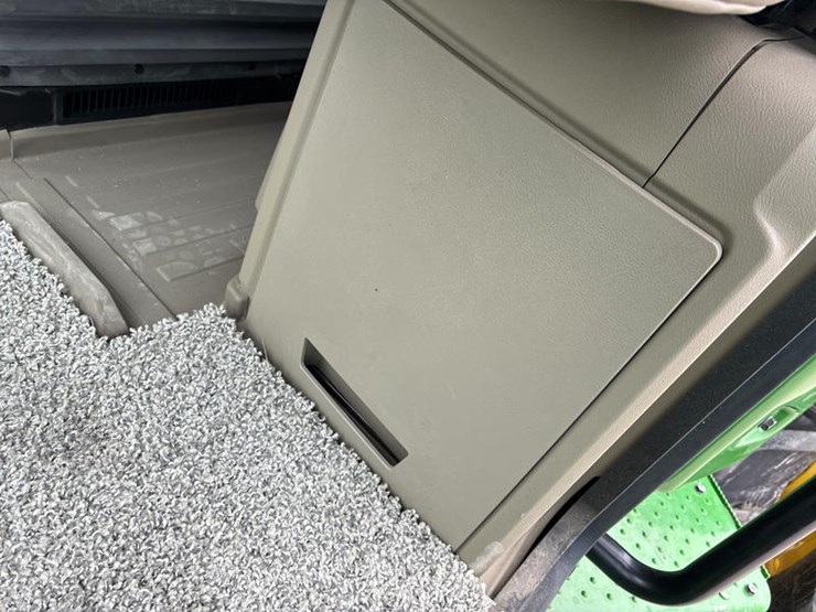 2025-john-deere-9r-590-image-82