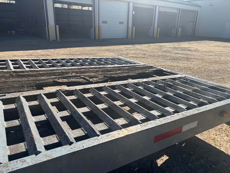 #2320-•-2008-interstate-30'-tri-axle-equipment-trailer-image-11