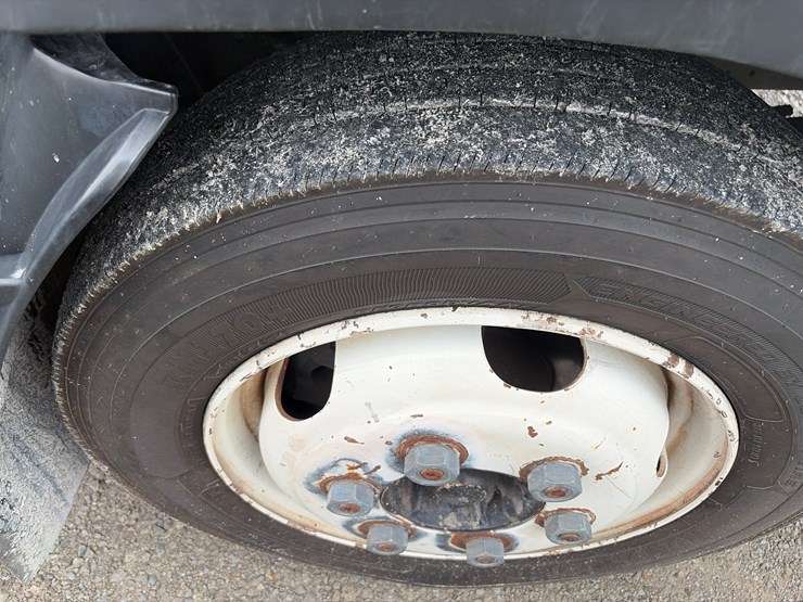 2008-gmc-5500-image-11