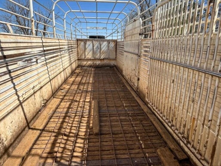 24’-x-6’-gooseneck-livestock-trailer-image-10