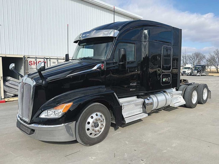 2023-kenworth-t680-image-1