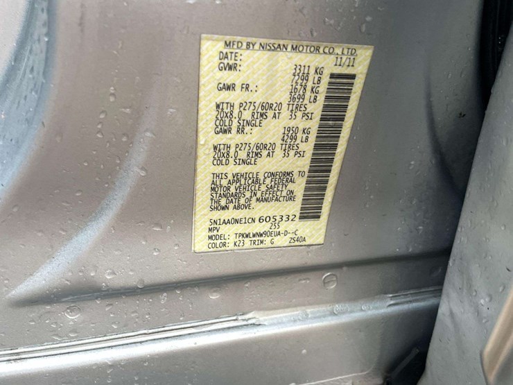 2012-nissan-armada-image-27