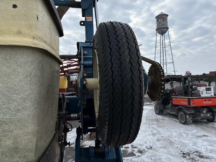 1997-kinze-2600-image-72