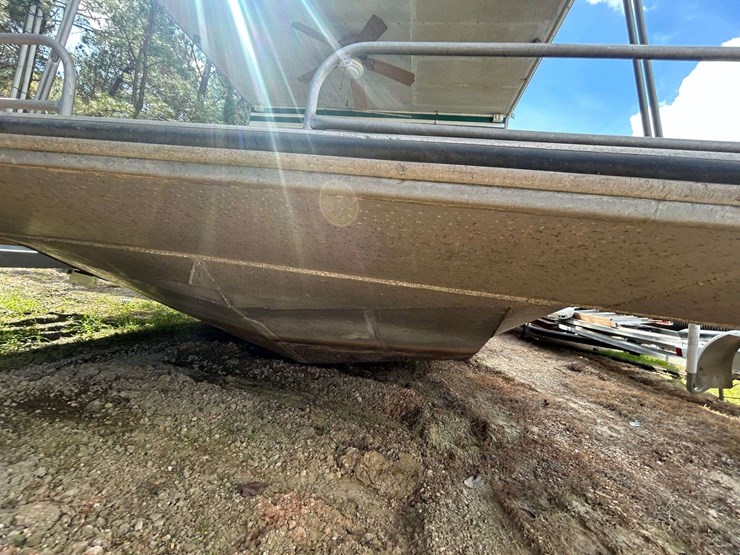 1982-14x46-summerset-aluminum-houseboat-image-19