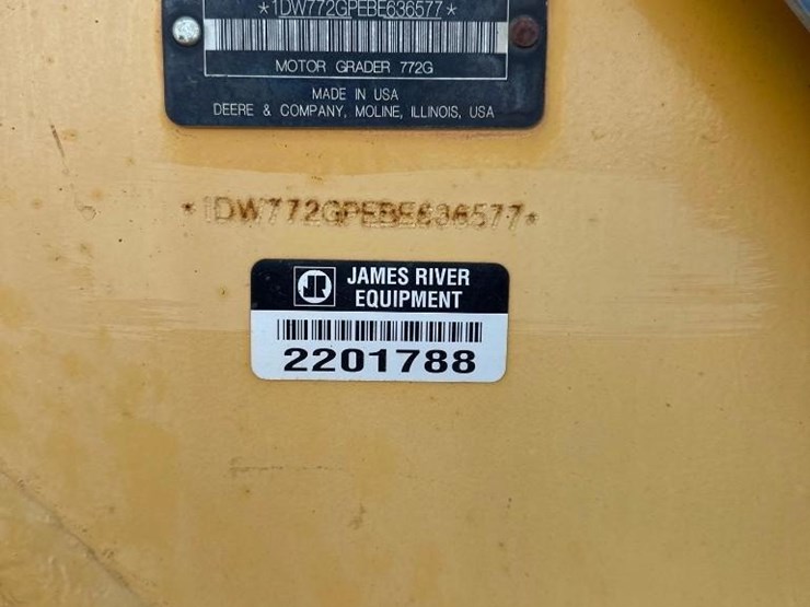 2011-deere-772g-image-24