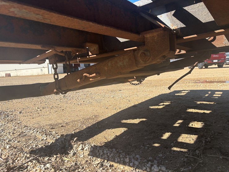 #2320-•-2008-interstate-30'-tri-axle-equipment-trailer-image-47