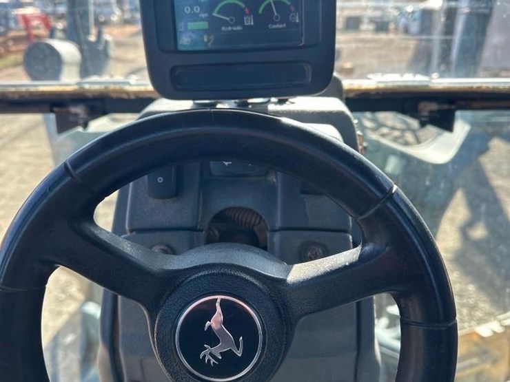 2011-deere-772g-image-35