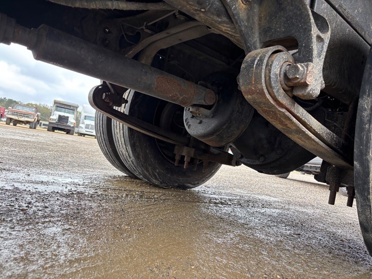 2004-ford-f650-image-8