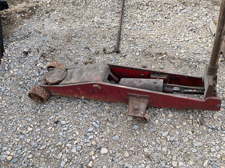 #4261-•-heavy-duty-floor-jack-image-3