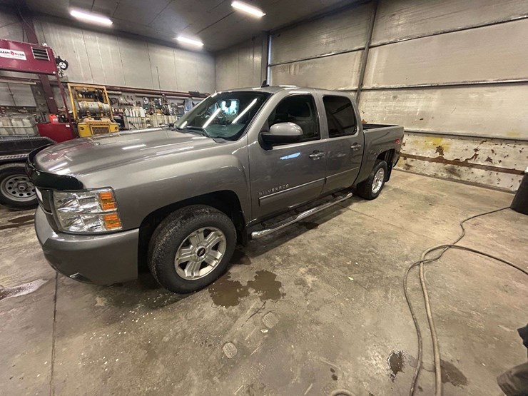 2013-chevy-silverado-lt-z71-pick-up-truck-image-1