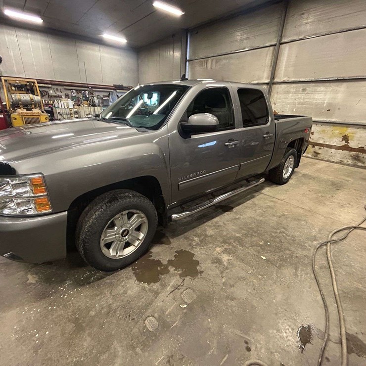 2013 Chevy Silverado LT Z71 pick up truck