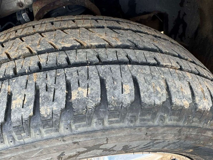 2010-gmc-yukon-denali-image-24