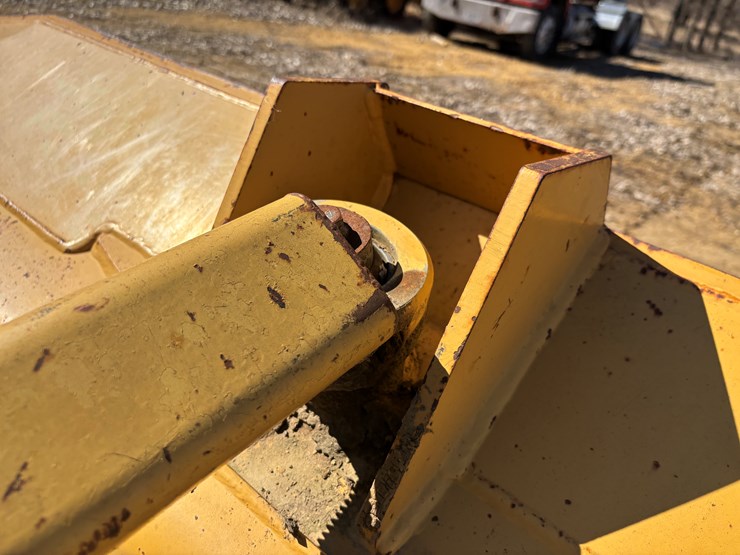 2005-caterpillar-d5g-xl-image-47