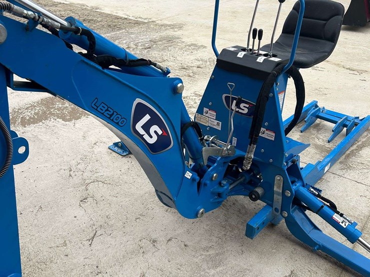 2025-ls-lb2100-backhoe-attachment-image-6