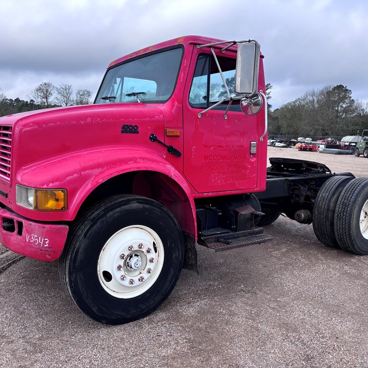 2001 INTERNATIONAL 4700