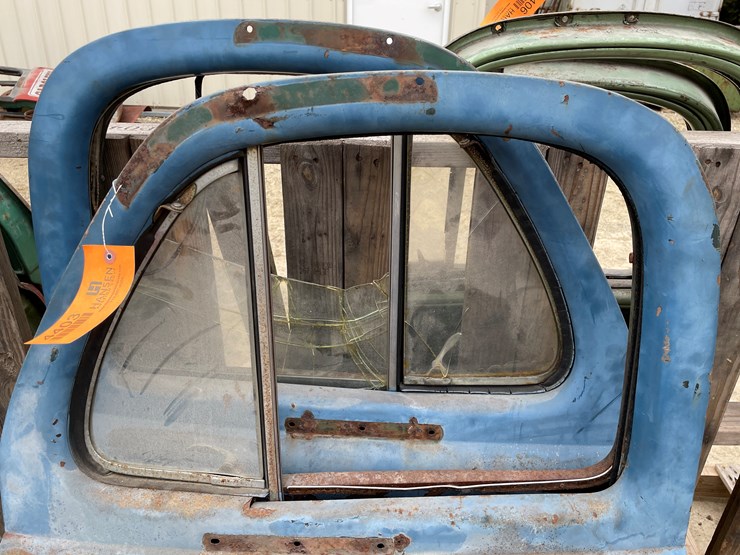 #4403-•-pair-of-vintage-truck-doors-image-2