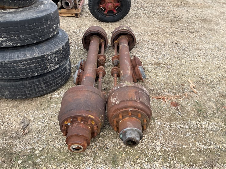 #4256-•-(2)-vintage-trailer-axles-image-4