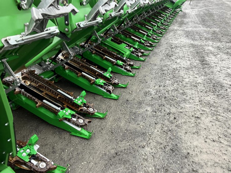 2024-john-deere-c16f-image-23