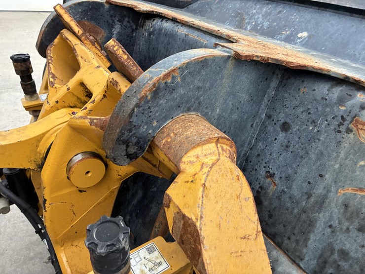 2021-caterpillar-926m-image-21