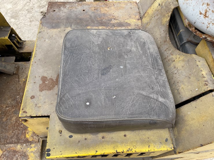 #4224-•-white-lp-forklift-image-18